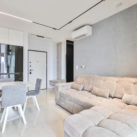 Prestige Skyview Apartment Warsaw